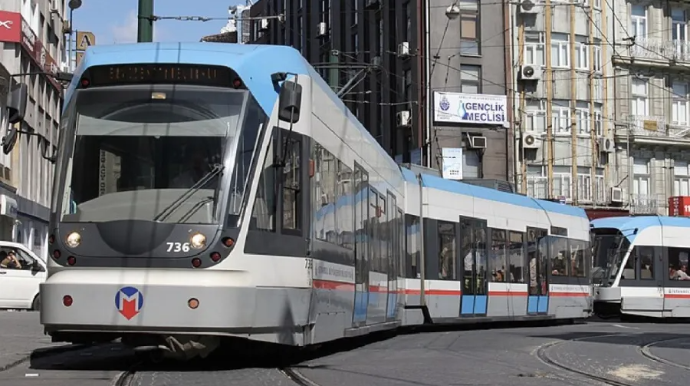 İstanbulda ŞOK QƏZA:  Tramvay relsdən çıxdı