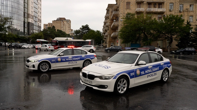 Yağışlı havada polis zəruri təhlükəsizlik tədbirlərini belə həyata keçirir - FOTO - VİDEO