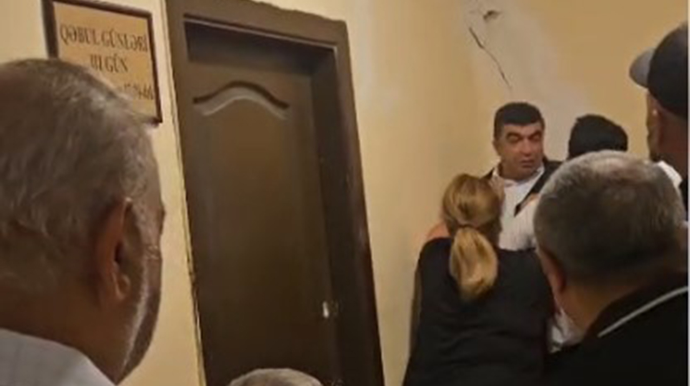 Vətəndaşlarla təhsil sektorunun işçisi arasında insident - VİDEO