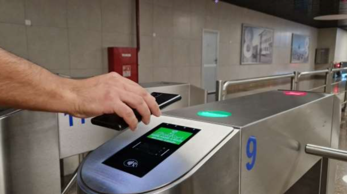 Metroda pulsuz giriş sıxlığı AZALDACAQ 
