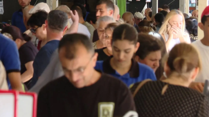 Bakıda ucuzluğu ilə seçildiyi deyilən market səkiləri zəbt edib - ŞİKAYƏT  - VİDEO