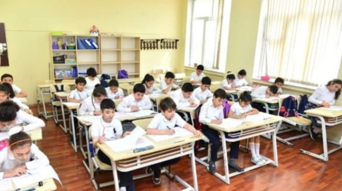 Dosentdən AÇIQLAMA:  Dünyəvi təhsil dini etiqadın inkarı demək deyil