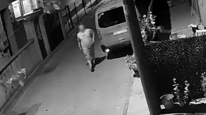 Boşanmaq üzrə olduğu arvadına silahla atəş açdı - VİDEO