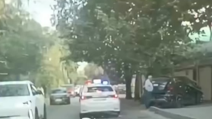 Köməyə çatan polis əməkdaşları körpənin həyatını xilas etdi - VİDEO