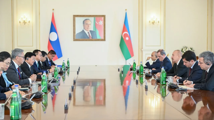 İlham Əliyevin Laos Prezidenti ilə geniş tərkibdə görüşü oldu - FOTOLAR 