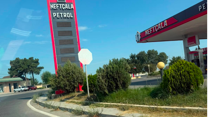 Neftçalada solmuş “STOP” nişanı sürücülər üçün problem yaradır   - FOTO