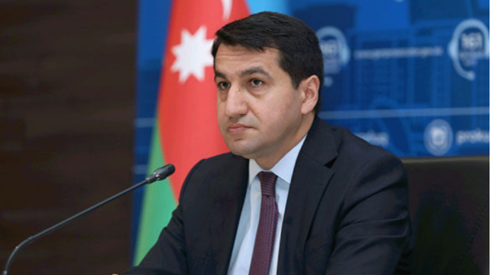 Hikmət Hacıyevə Özbəkistan səfərində özəl hədiyyə - FOTO
