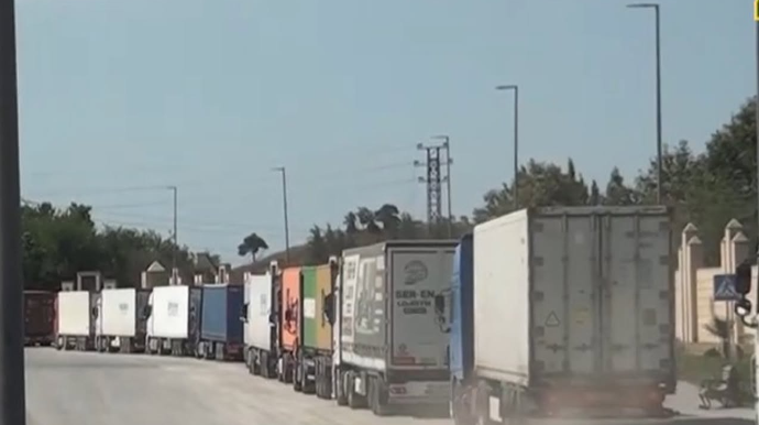 “Qırmızı körpü”də TIR sıxlığı - Sürücülər günlərdir gözləyir - VİDEO