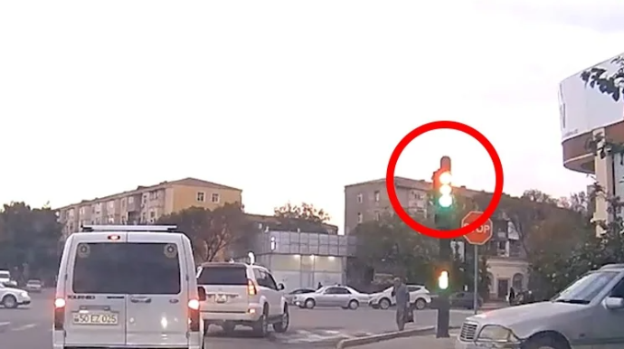 Sumqayıtda işıqforda yaranan texniki nasazlıq aradan qaldırılır - FOTO  - VİDEO