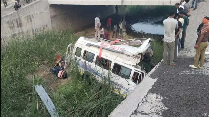 Hindistanda içində zəvvarların olduğu avtobus aşdı: Ölənlər var 
