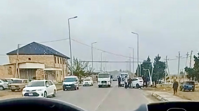İdarəetmədən çıxan “Hyundai” işıq dirəyinə çırpıldı   - VİDEO