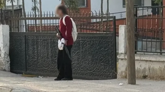 Türkiyədə məktəbdə növbəti SİLAHLI İNSİDENT: Qız şagird təşviş yaratdı - VİDEO 