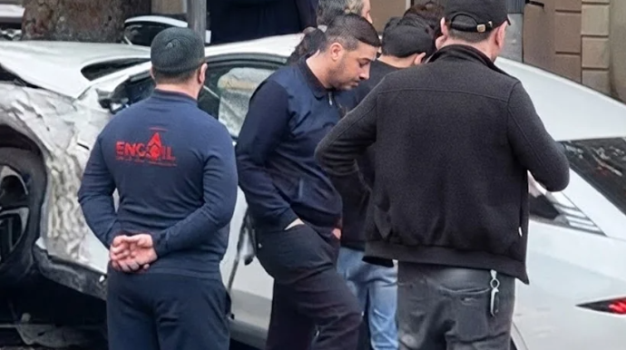 "BYD" Bakının mərkəzində divara çırpıldı - VİDEO