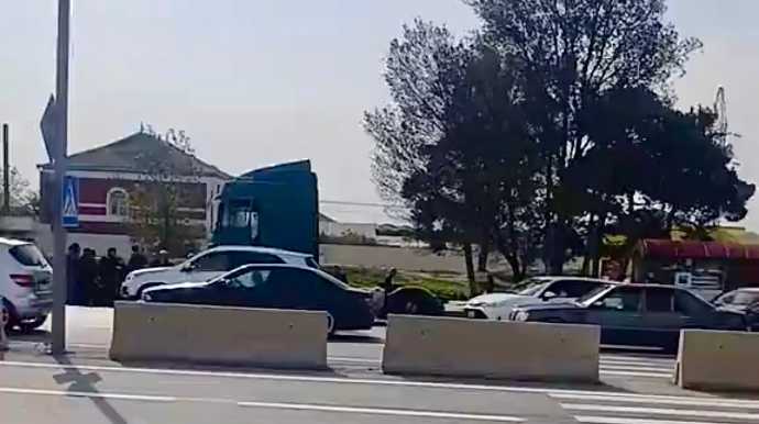 Ceyranbatanda yük maşını yolu keçən piyadanı vurdu   - VİDEO