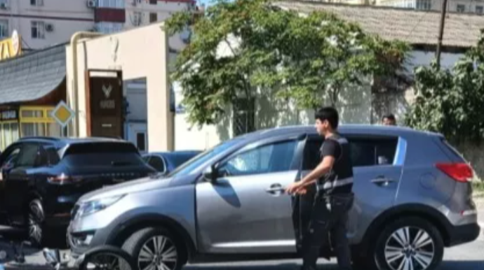 Bakıda QƏZA:  "Kia" moto-kuryeri vurdu - FOTO 