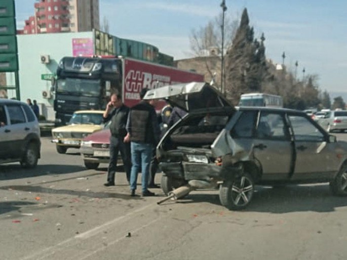 "09"la "Opel" toqquşdu - FOTO