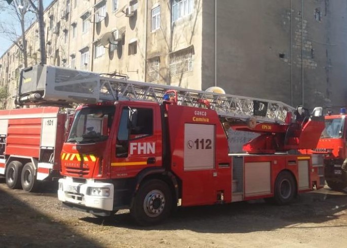 Gəncədə evdə yanğın olub, xəsarət alanlar var - FOTO