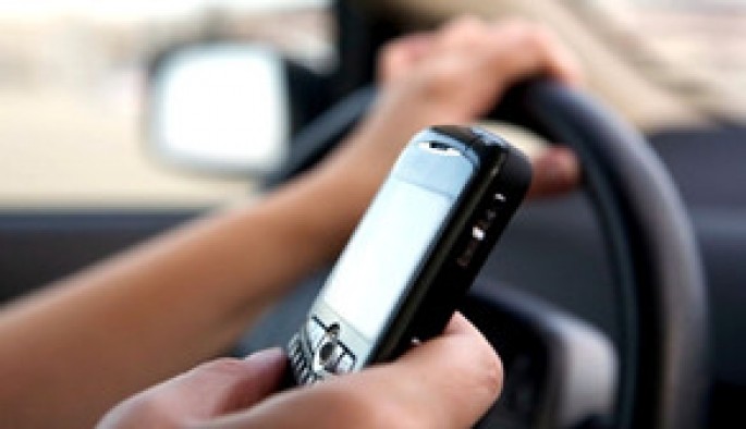 Həkim: "Avtobus sürücülərinin telefonla danışması sərnişinləri nevroz edir"