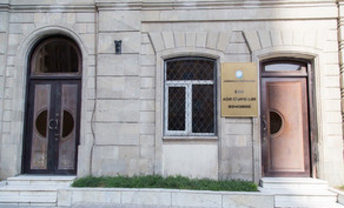 800 min manatlıq dələduzluq edən polkovnikin məhkəməsi başlayıb - Bakıda