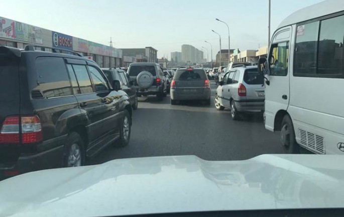 Avtoqəza nəticəsində yol bağlanıb - Sumqayıtda