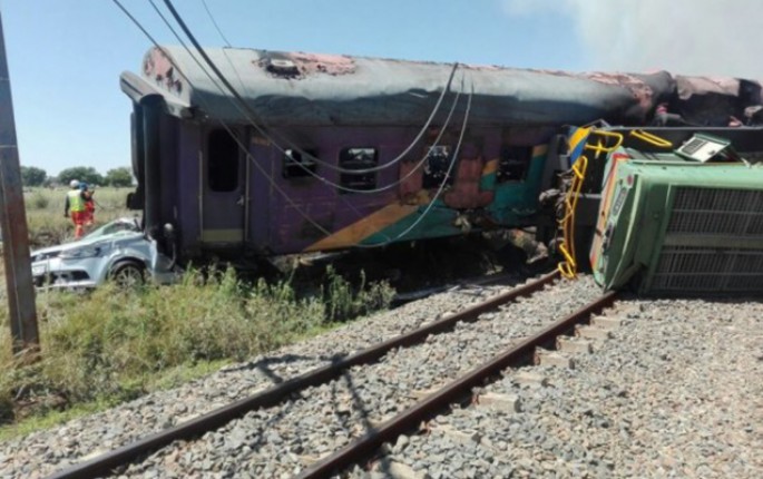 Qatarla yük maşını toqquşub, 18 ölü, 260 yaralı var - FOTO