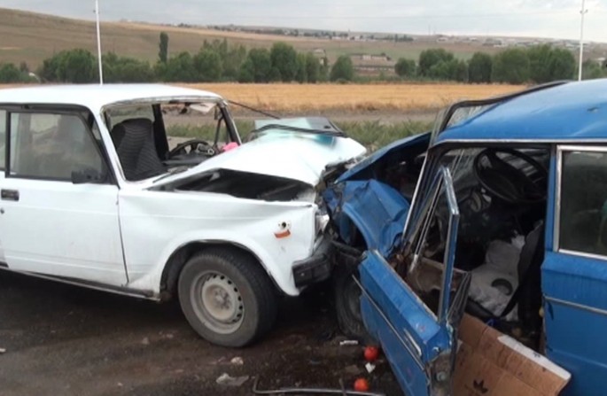 Cəlilabadda iki avtomobil toqquşub, xəsarət alan var  - VİDEO