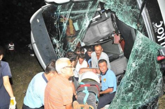 Avtobus yük maşını ilə toqquşdu: 21 yaralı