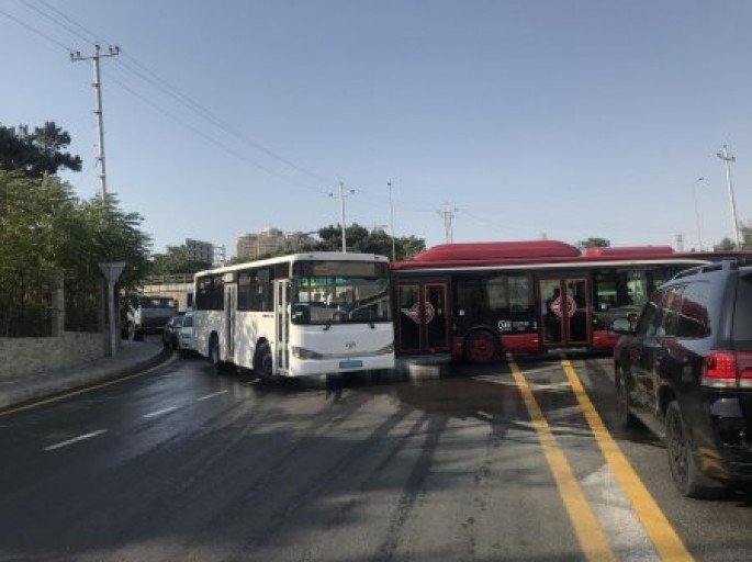 Avtobus qəza törətdi, digər marşrutlar xətdən çıxdı - FOTO