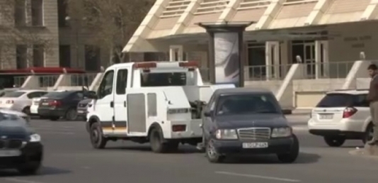 "Mercedes"i sürüyən evakuator sürücüsü ikiqat cəzalandırıldı - VİDEO