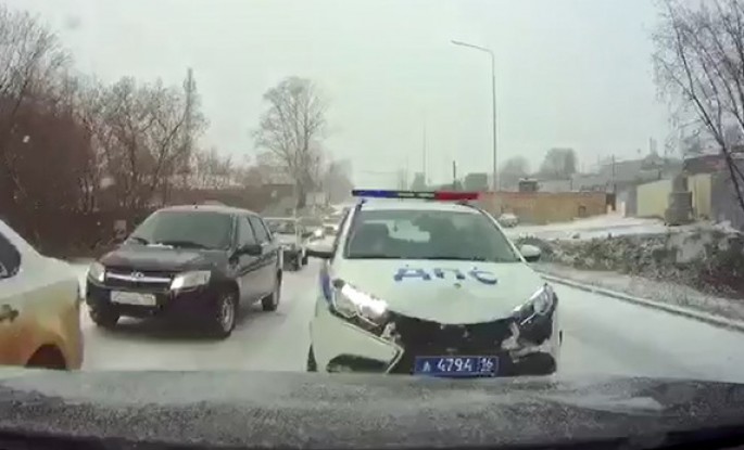 Hadisə yerinə tələsən polis maşını qəzaya düşdü - VİDEO