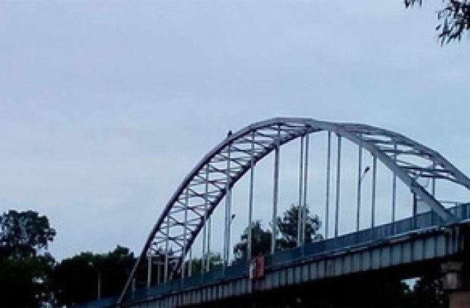 Gənc oğlan özünü körpüdən atıb - Abşeronda