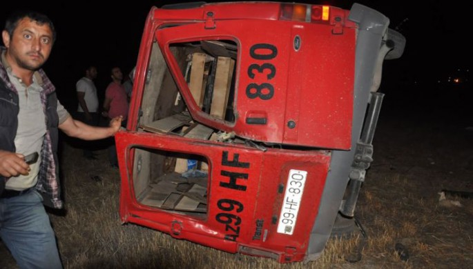 Mikroavtobus aşdı: ana və iki oğlu ölüb, nəvə yaralanıb - FOTO