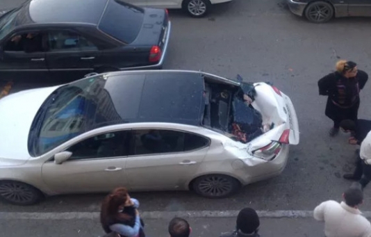 Özünü 19-cu mərtəbədən atan qadın "KİA"nın baqajına girdi - Dəhşətli - VİDEO