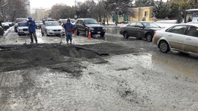 Sürücülərin nəzərinə: Bu yolda təmir gedir - FOTO