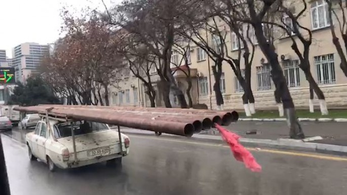 Bakının mərkəzində təhlükəli anlar - VİDEO