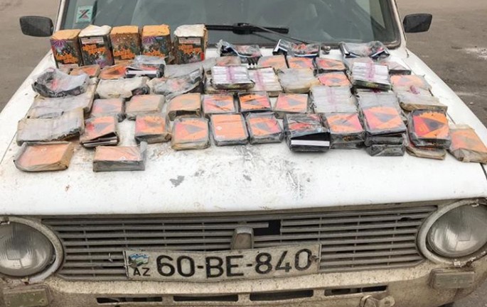 Avtomobilin təkərlərində pirotexniki vasitələr aşkarlanıb - VİDEO