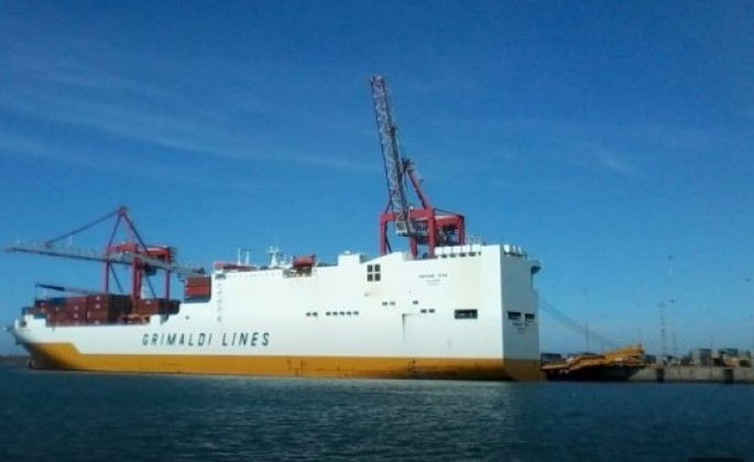 Miqrantların ələ keçirdiyi gəmi azad edilib