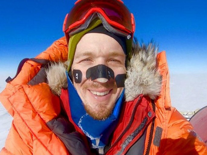 Buzlu qitəni təkbaşına, piyada keçən insan: Bunu bacardım - FOTO