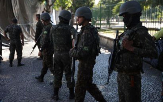 Soyğunçularla polis arasında atışma – 12 ölü