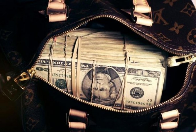 Bakıda evdən 130 min dollar, 10 min avro və 40 min manatlıq qızıl oğurlanıb