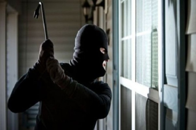 “Bizim market”in vəzifəli şəxsinin evindən oğurluq olub