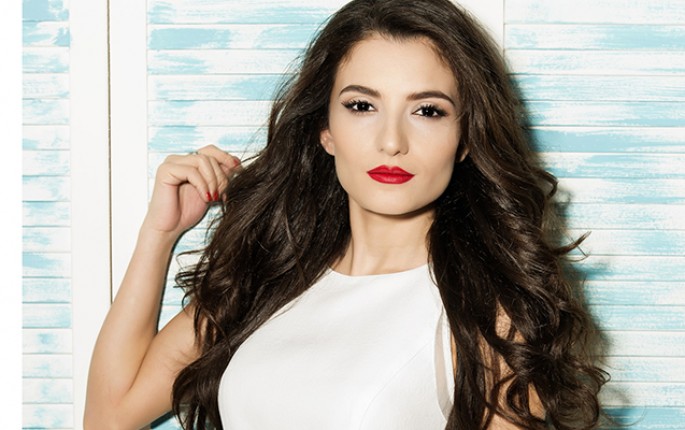 Dilarənin maşınından 2 min apardılar