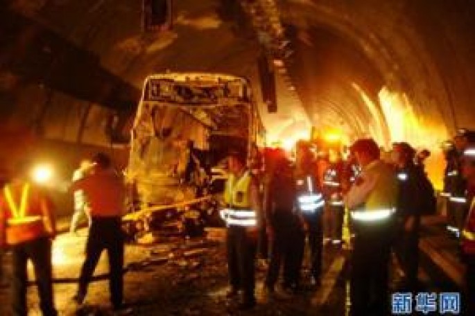 Yük maşını tuneldə yandı: 5 ölü, 31 yaralı - FOTO