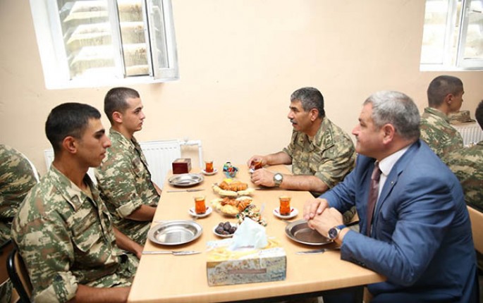 Zakir Həsənov Qurban bayramını əsgərlərə birlikdə qeyd etdi - FOTO