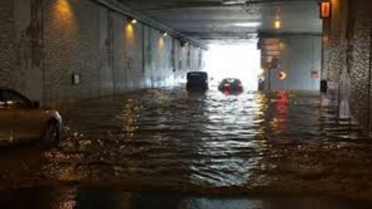 Zığda tuneli su basdı, yol bağlandı