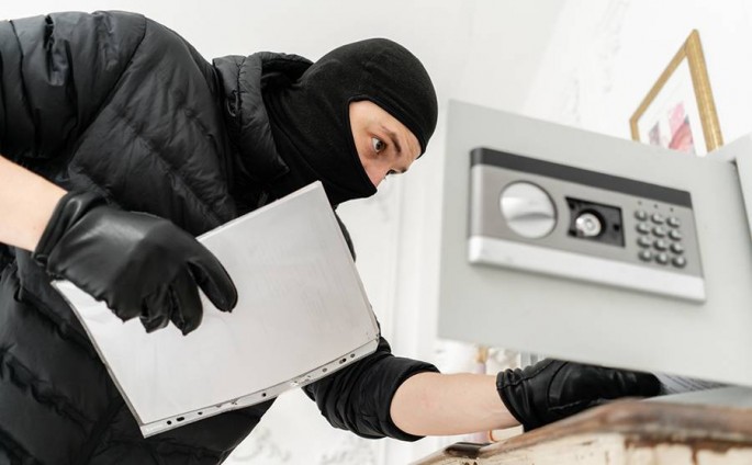 Psixiatriya Xəstəxanasında müalicə olunan şəxs evlərdən oğurluq edib