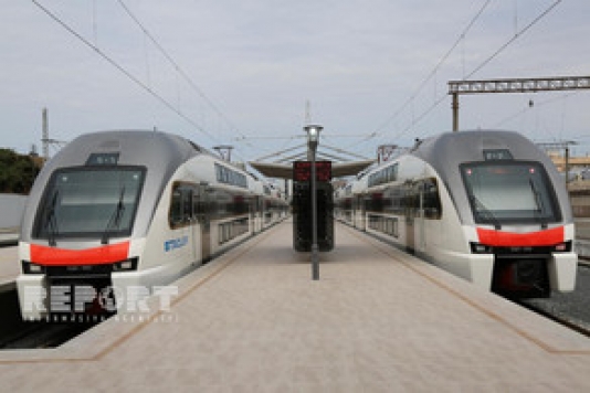 Bakı-Sumqayıt elektrik qatarı yolda qalıb