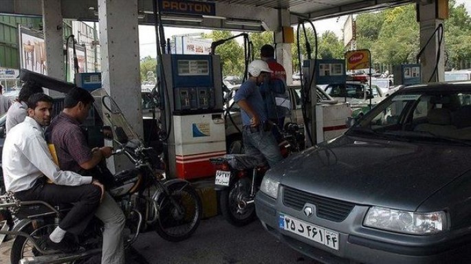 İranda kvotadan artıq satılan benzin üç dəfə bahalaşdı