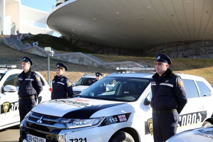 Polislərə elektrik və hibrid avtomobillər verilib - FOTO