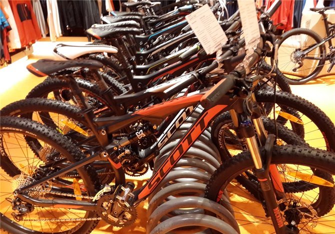 Bir saniyədə qatlanıb açılan elektrik velosipedi hazırlandı - VİDEO